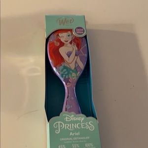 NIP wet dry Disney Ariel brush, limited edition